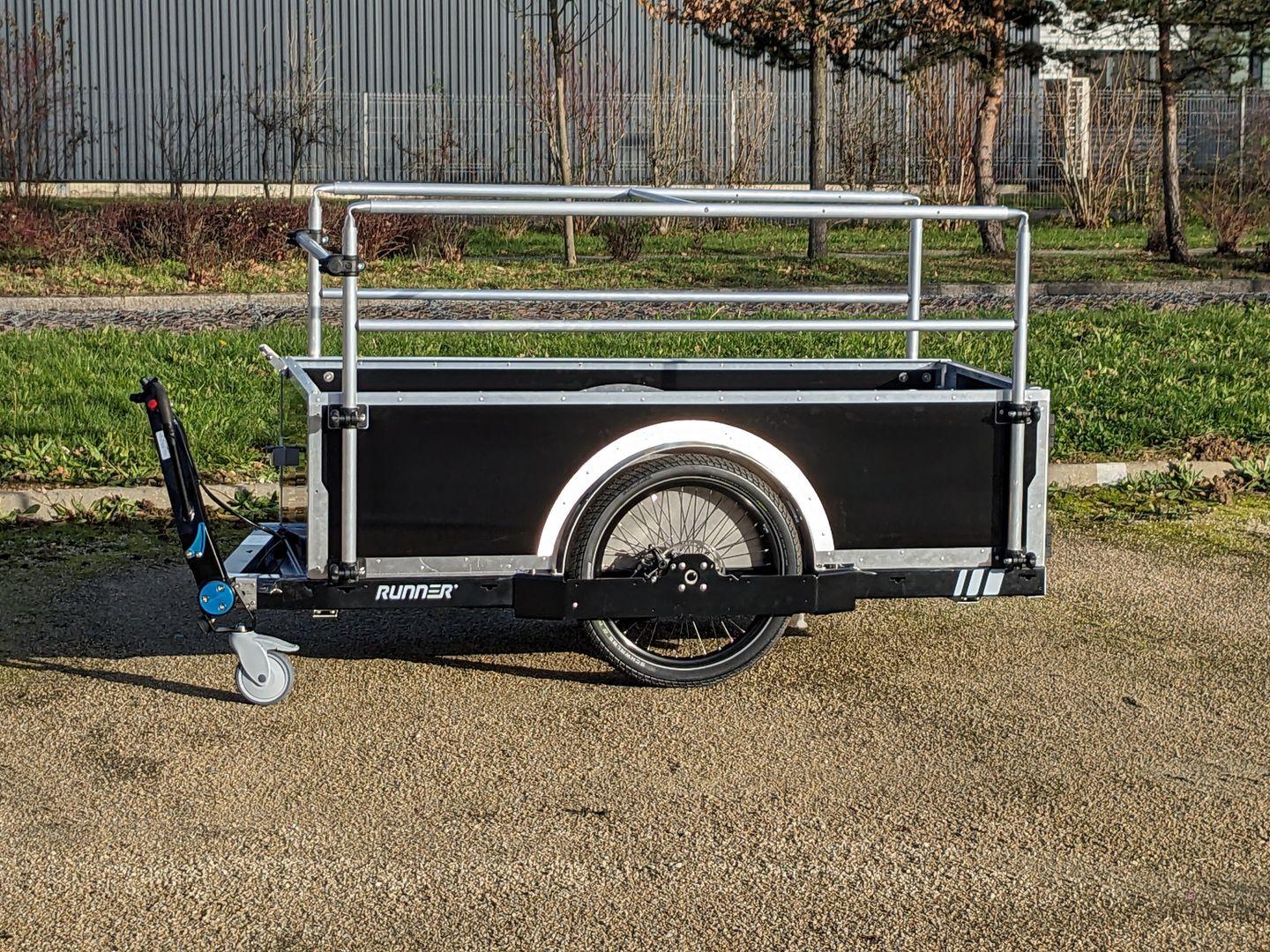 Remorque Ridelles Toutenvélo x FlexiModal Remorque ridelles par toutenvélo sur remorque Runner by FlexiModal en extérieur