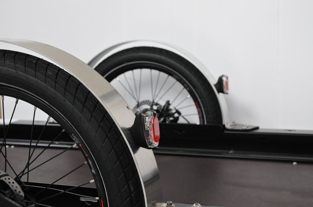 Runner's lights Part of the Runner bike trailer mudguards, rear lights, wheels, disc brakes and tray of the trailer