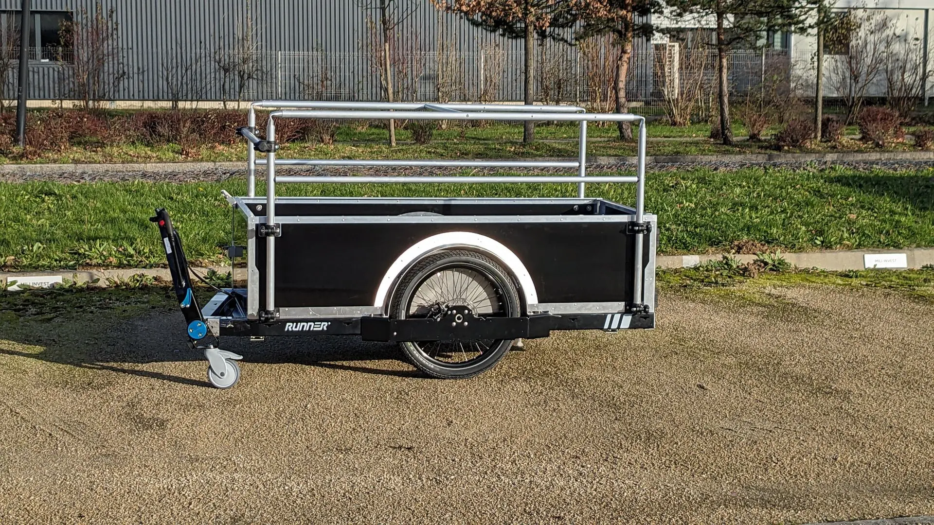 Remorque vélo avec ridelle pour métier espaces verts