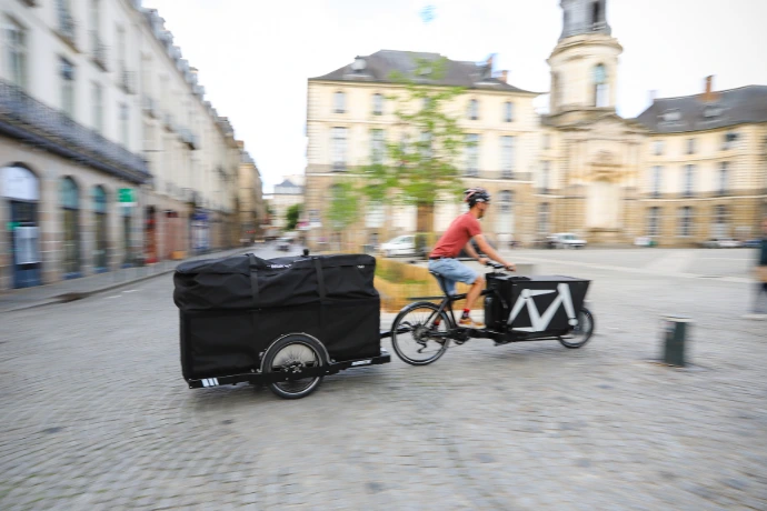 vélo cargo rapide avec remorque