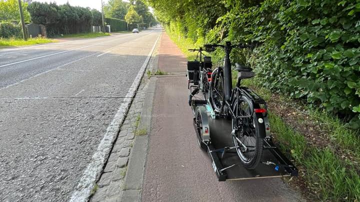 A Riese &amp;amp; Müller bike being transported on a Runner bik trailer