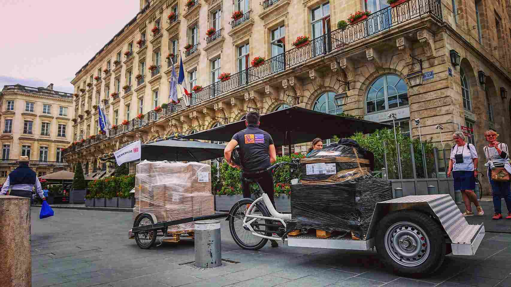 Urban delivery by urban arrow tender bicycle