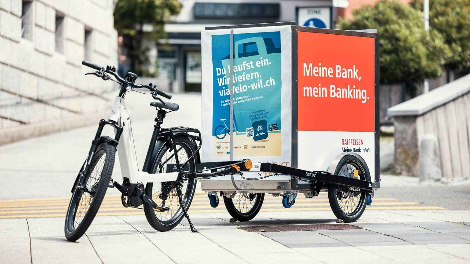 Tray Rack on a BicyLift bike trailer attached to a Riese und Müller Nevo bike