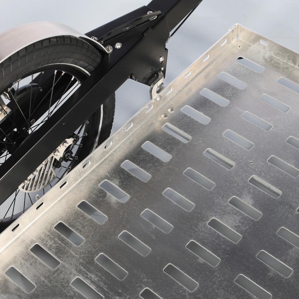 Multiple attachment points of the Flatbed