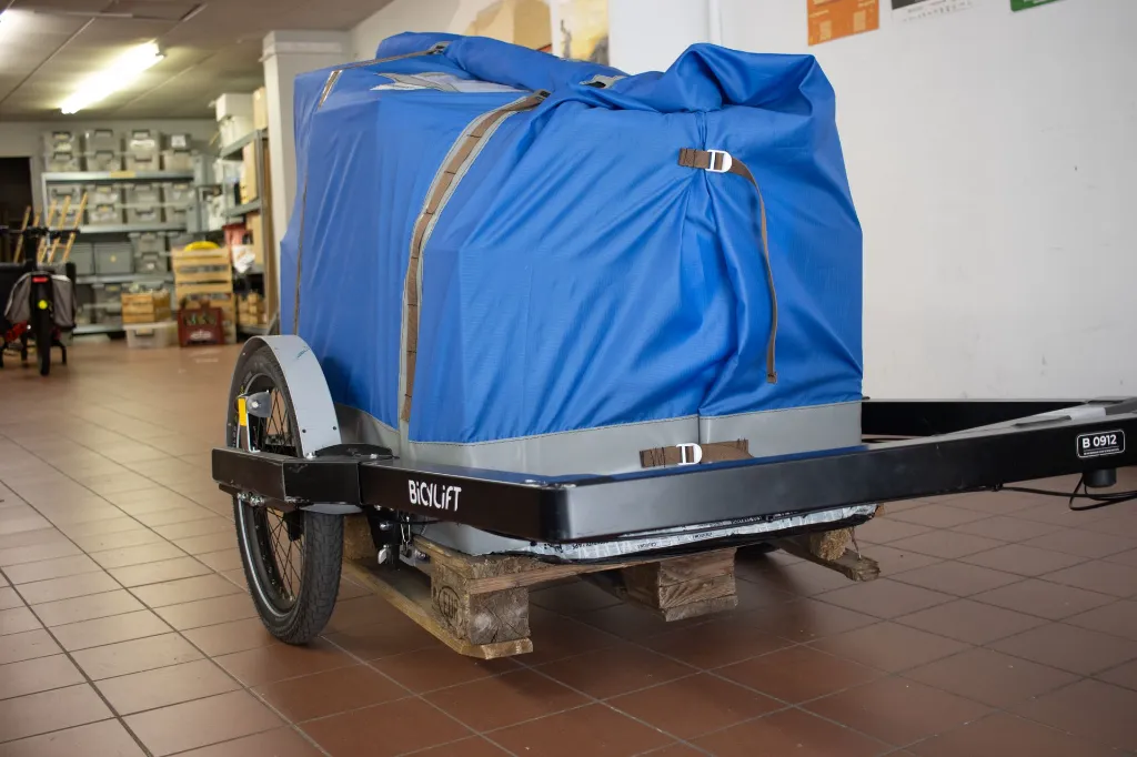 08 - Housse palette sur Bicylift.webp