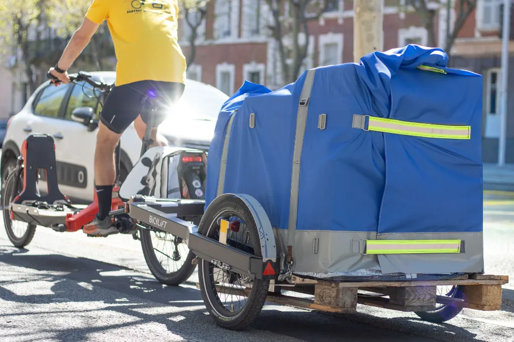 02 - Housse palette sur Bicylift.webp