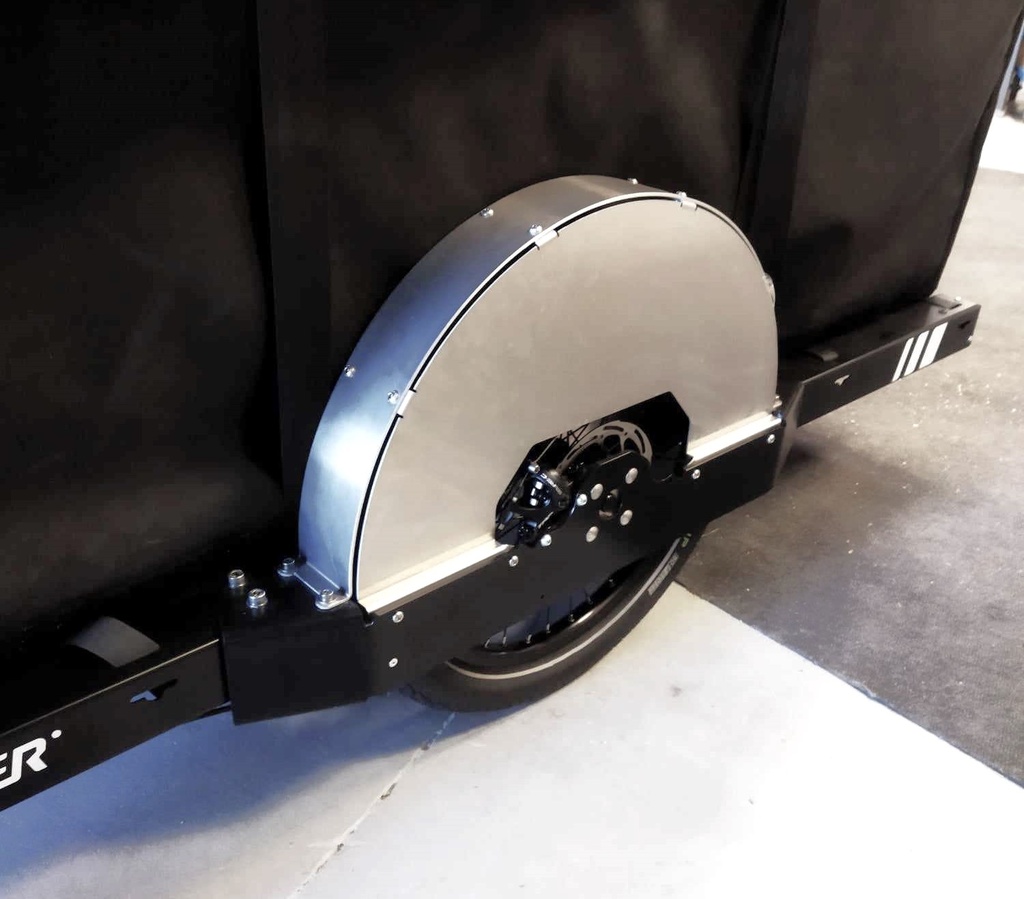 Runner outside wheel protections 