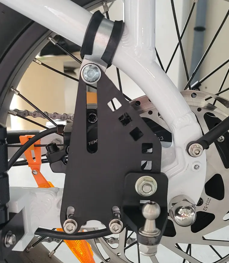 Attache fix. béquille + bride