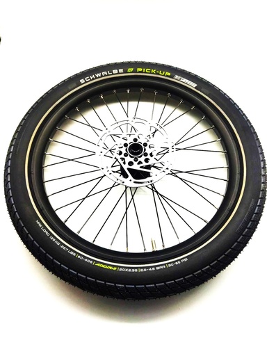 Trailer wheel with disc and Pick-up tire 